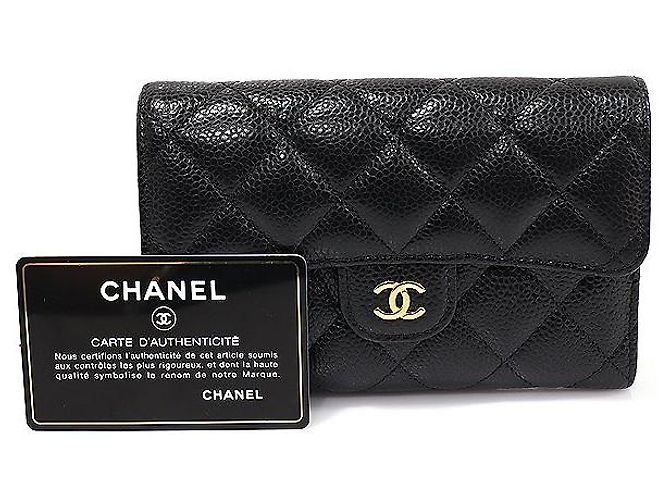Chanel Serie di Portafoglio Classico con Patta in Caviar Nero e Logo CC Oro - vista 2
