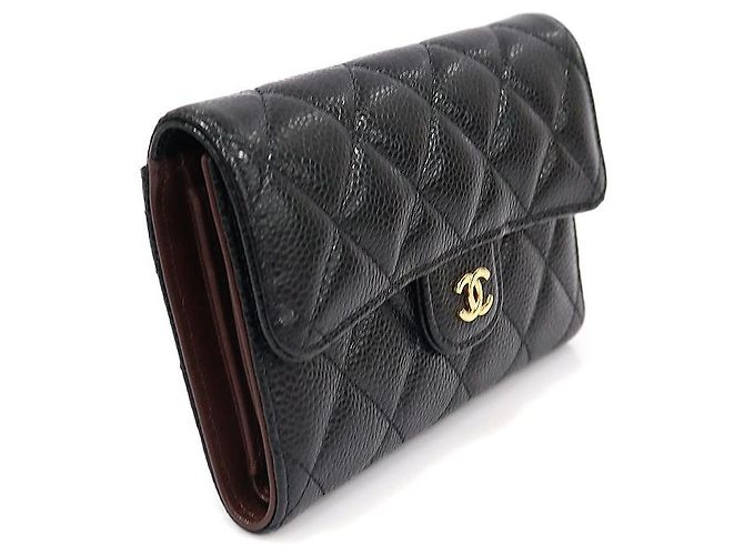 Chanel Serie di Portafoglio Classico con Patta in Caviar Nero e Logo CC Oro - vista 3