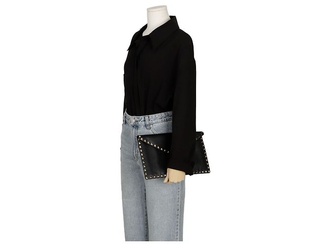 Valentino Clutch sobre Rockstud Negro - vista 10
