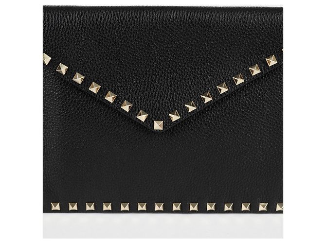 Valentino Clutch sobre Rockstud Negro - vista 2