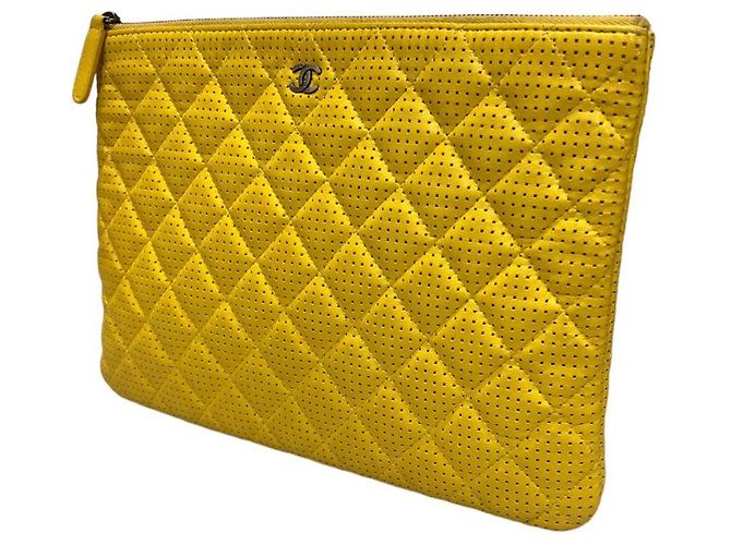 Chanel Clutch perforato nuovo medio giallo - vista 3