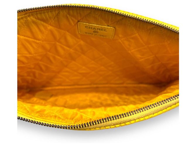 Chanel Clutch perforato nuovo medio giallo - vista 6