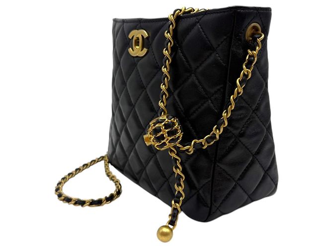 Chanel Kleine Hobo-Tasche Goldenball aus Lammleder in Schwarz - Ansicht 3