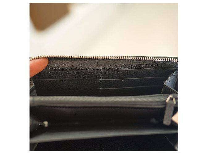 Gucci Langer Geldbeutel aus schwarzem Leder mit silbernem Logo - Ansicht 13