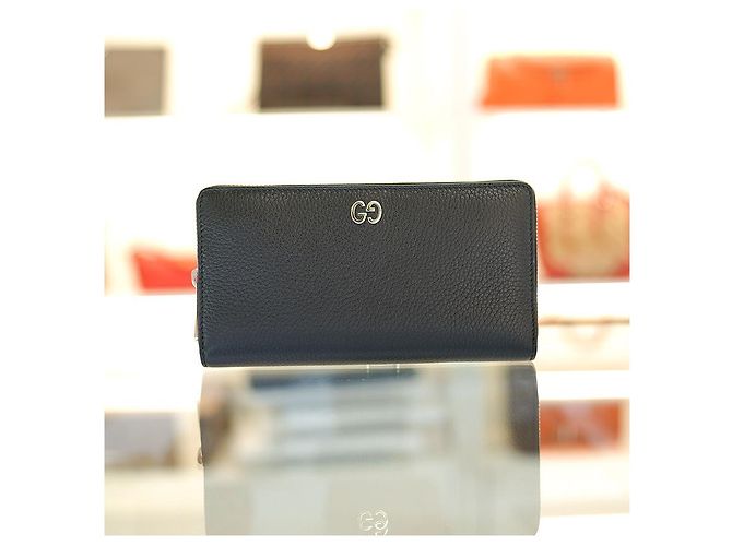 Gucci Langer Geldbeutel aus schwarzem Leder mit silbernem Logo - Ansicht 2