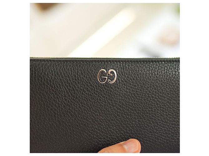 Gucci Langer Geldbeutel aus schwarzem Leder mit silbernem Logo - Ansicht 7