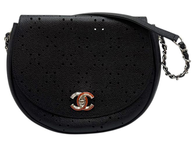Chanel Borsa hobo crossbody perforata Caviar CC Lock Nera Nero - vista 2