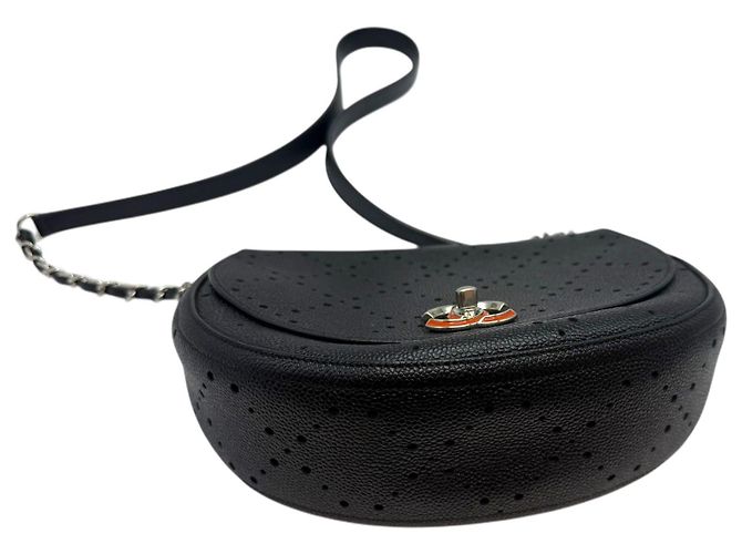 Chanel Borsa hobo crossbody perforata Caviar CC Lock Nera Nero - vista 5