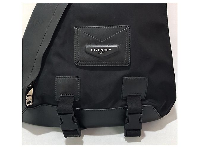 Givenchy Ein Schulter Sling Bag mit Logo-Patch - Ansicht 2