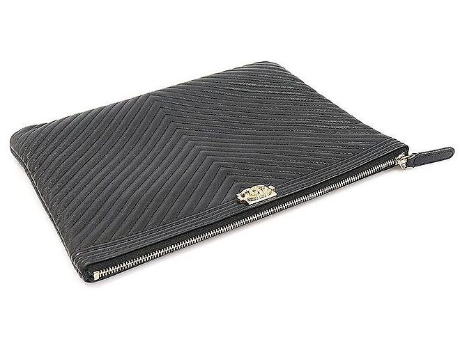 Boy Chanel Clutch New Medium Chevron in Agnello Nero con Dettagli in Oro - vista 4
