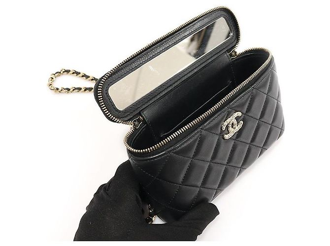 Vanity Chanel Schminktasche mit Obergriff aus schwarzem Lammleder und Kamelienblüte (eingebauter Chip) - Ansicht 4