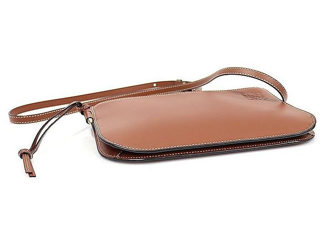 Gate Loewe Pochette incrociata in pelle di vitello marrone con doppia zip - vista 5