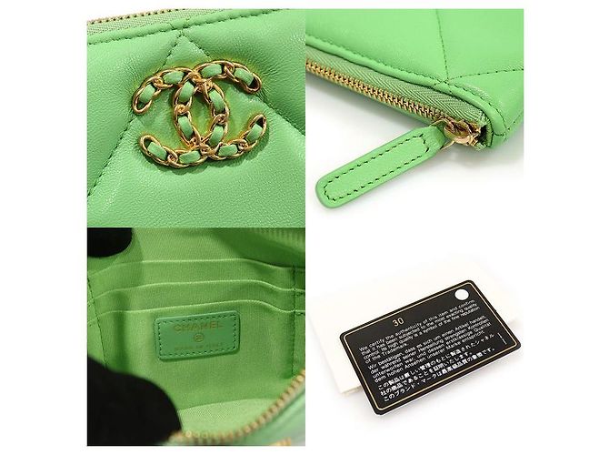 Chanel Pochette piccola in pelle di capra verde con logo in metallo dorato - vista 7