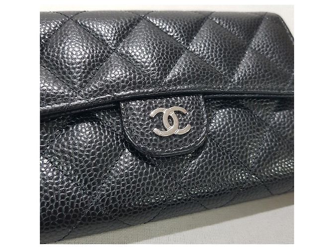 Chanel Billetera de solapa de caviar clásico Negro - vista 3