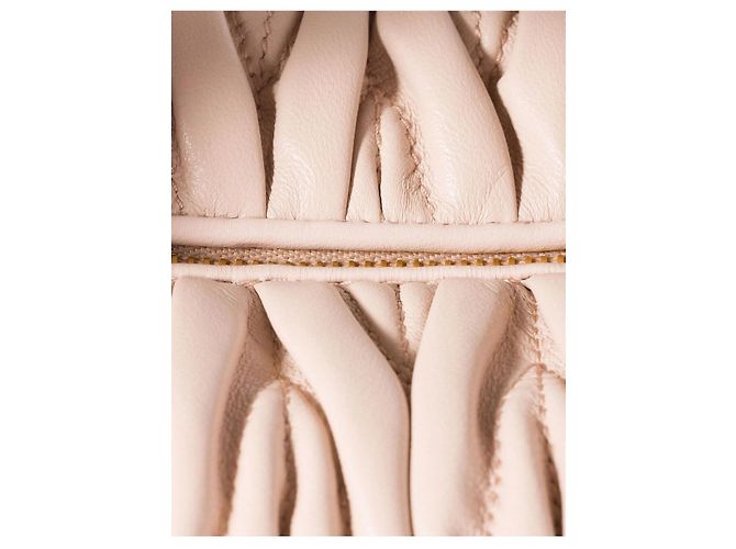 Pochette in pelle nappa trapuntata Miu Miu rosa cipria AFPP - vista 4
