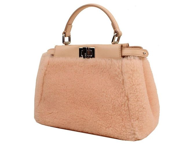 Fendi Bolsa crossbody mini em shearling rosa bebê Peekaboo - vista 2