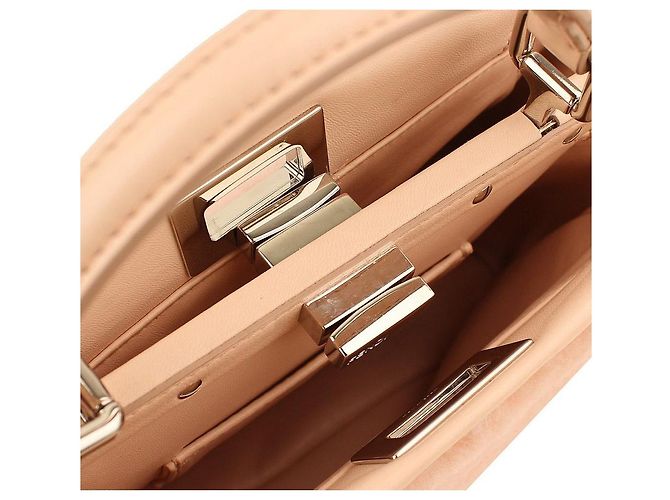 Fendi Bolsa crossbody mini em shearling rosa bebê Peekaboo - vista 6