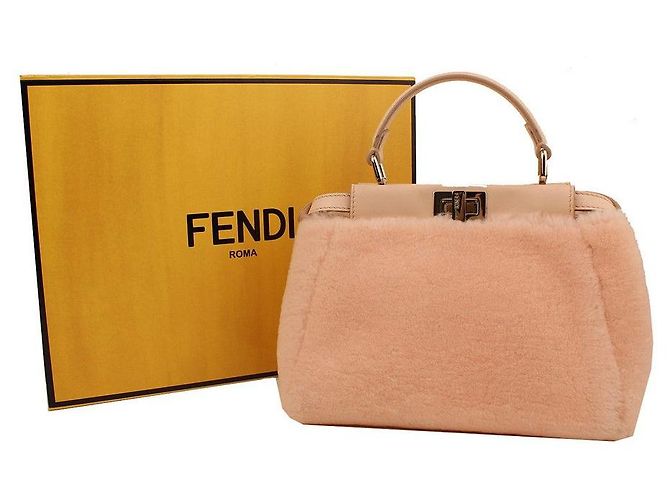 Fendi Bolsa crossbody mini em shearling rosa bebê Peekaboo - vista 9