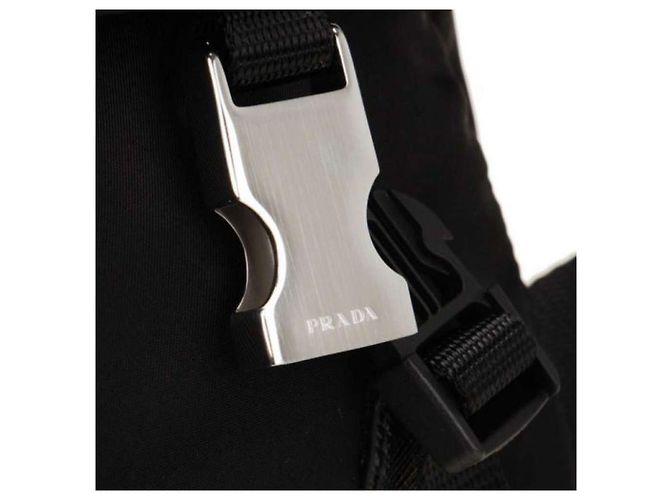 Prada Borsa a tracolla messaggero in Re-Nylon nera Nero - vista 8