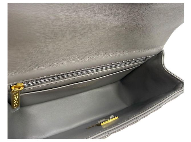 Chanel Mini borsa classica a manico superiore in pelle di agnello grigia Marrone - vista 8