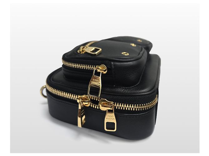 Louis Vuitton Borsa a tracolla in pelle di vitello nera con più tasche utilitarie Nero - vista 16