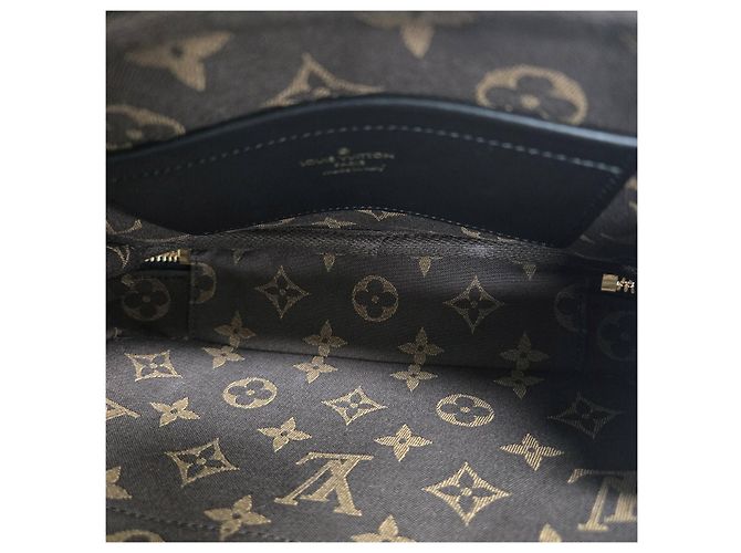 Louis Vuitton Borsa a tracolla in pelle di vitello nera con più tasche utilitarie Nero - vista 19