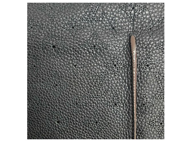 Louis Vuitton Borsa a spalla Hobo Mahina Selen MM Nera Punching Nero - vista 6