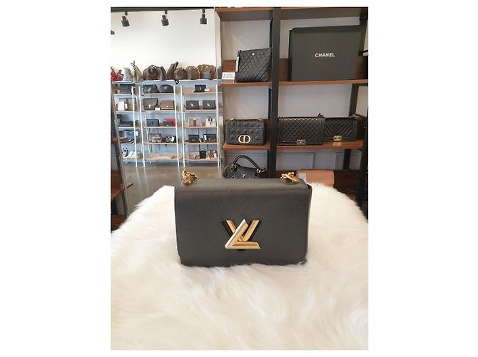 Louis Vuitton Twist MM Epi Finiture Dorate D'oro - vista 13