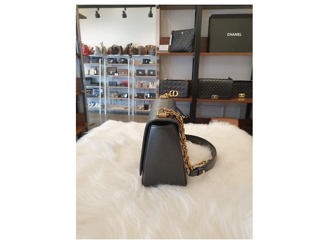 Louis Vuitton Twist MM Epi Finiture Dorate D'oro - vista 5