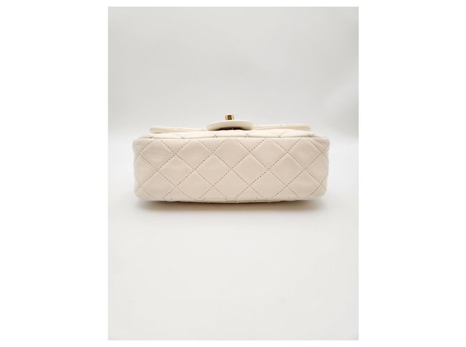 Chanel Borsa a soffietto Goldball Mini in agnello bianco - vista 5