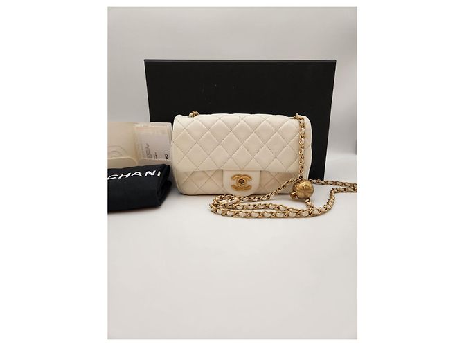 Chanel Borsa a soffietto Goldball Mini in agnello bianco - vista 6