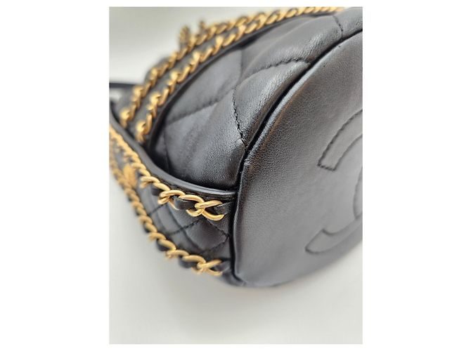 Chanel Borsa a secchiello con catena dorata e cordino nero - vista 11