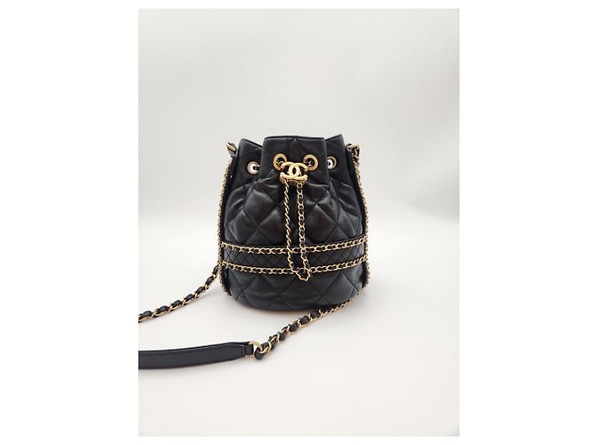 Chanel Borsa a secchiello con catena dorata e cordino nero - vista 6