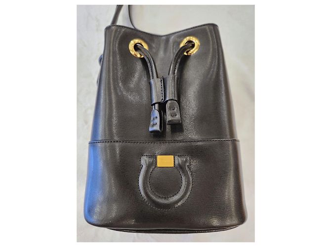 Salvatore Ferragamo Borsa a secchiello City Ferragamo Nera Nero - vista 8