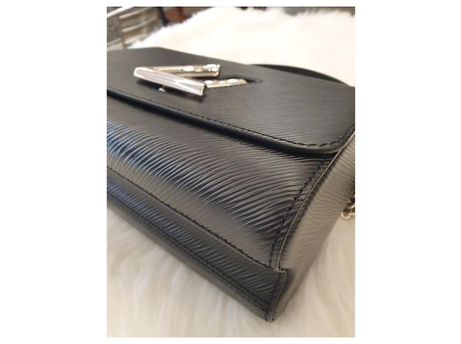 Louis Vuitton Twist MM Nero con Rifiniture Argentate - vista 10