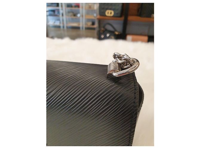 Louis Vuitton Twist MM Nero con Rifiniture Argentate - vista 11