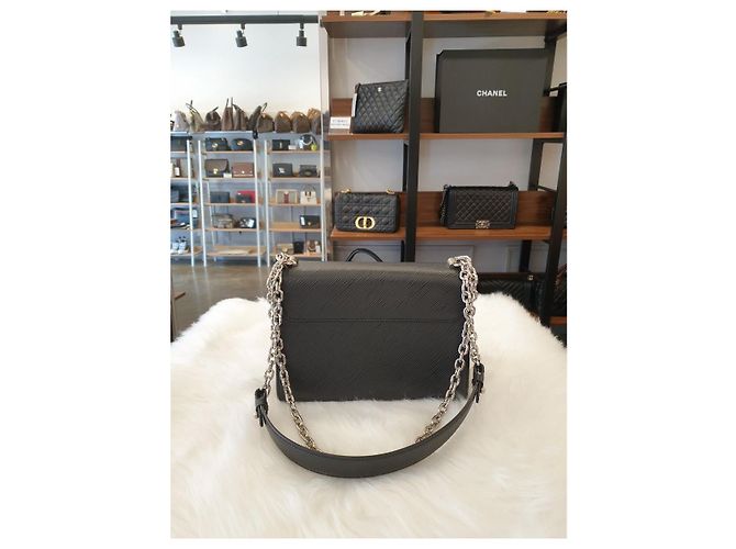 Louis Vuitton Twist MM Nero con Rifiniture Argentate - vista 3