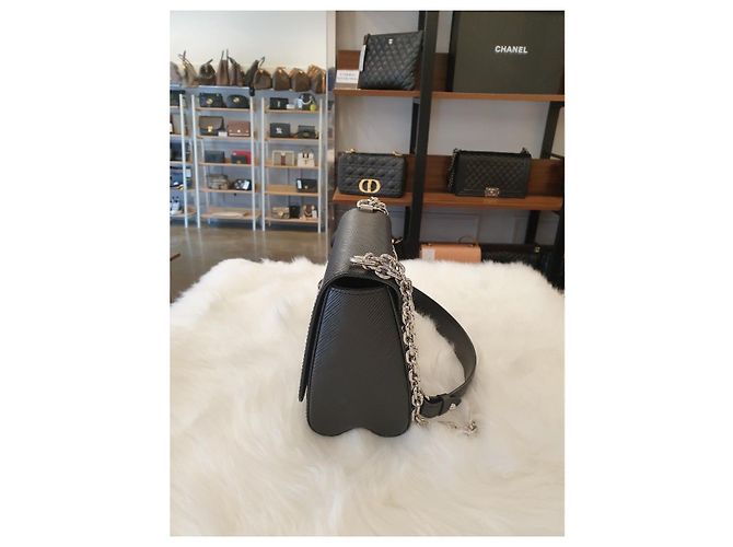 Louis Vuitton Twist MM Nero con Rifiniture Argentate - vista 7