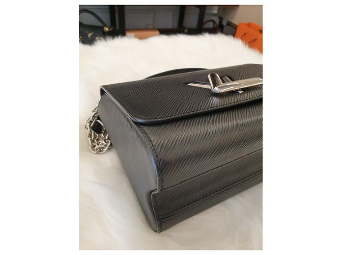 Louis Vuitton Twist MM Nero con Rifiniture Argentate - vista 9