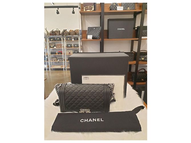 Chanel Borsa Boy Media in Pelle di Agnello Nera Nero - vista 2