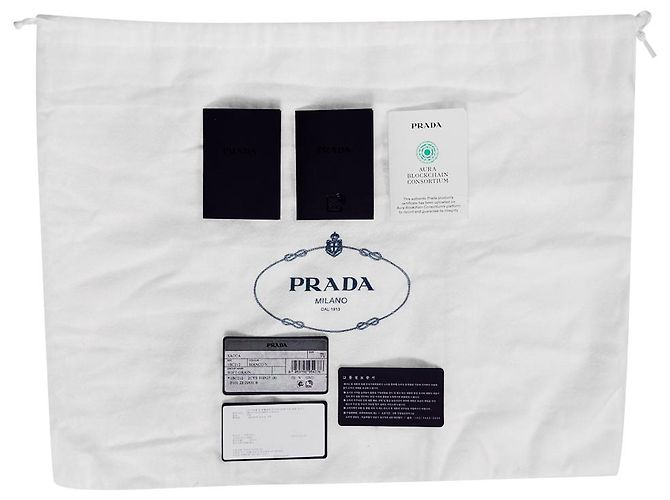 Prada Bolsa de ombro de couro branco com logo triangular Arke para mulheres - Grande - vista 10