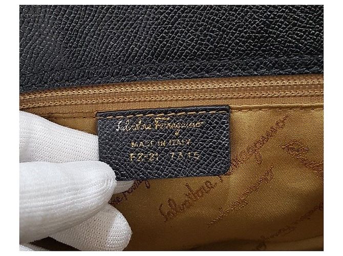 Salvatore Ferragamo Borsa a spalla in pelle nera Nero - vista 10