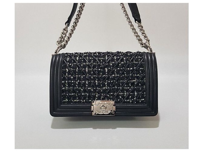 Chanel Borsa Boy in Tweed Serie Media Nero - vista 2