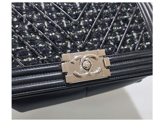 Chanel Borsa Boy in Tweed Serie Media Nero - vista 3