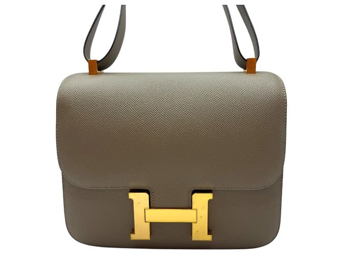 Hermès Borsa a flap Constance Epsom in oro Marrone - vista 2