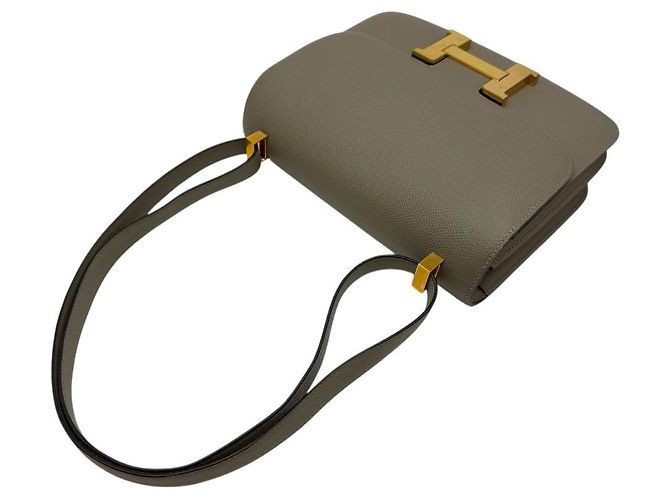 Hermès Borsa a flap Constance Epsom in oro Marrone - vista 7