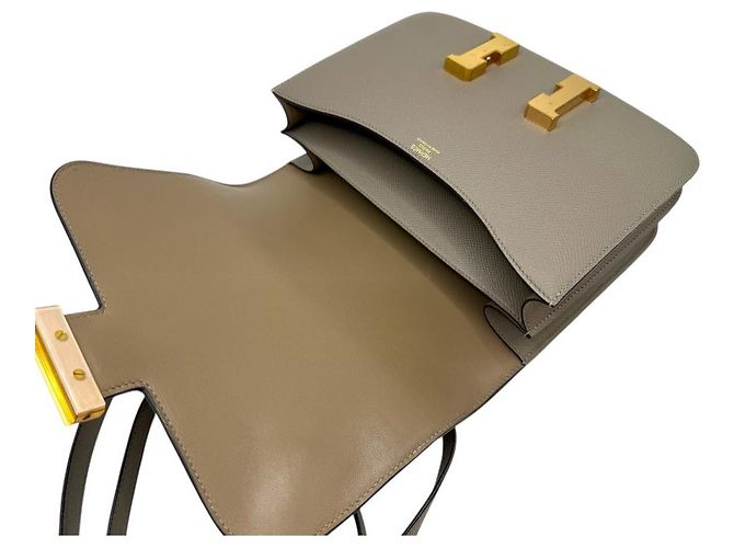 Hermès Borsa a flap Constance Epsom in oro Marrone - vista 8