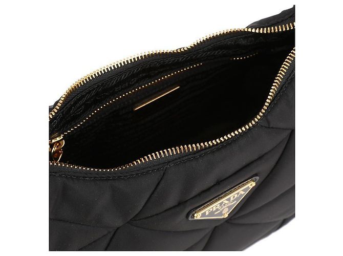 Prada Borsa hobo in nylon imbottito per donne Nero - vista 8