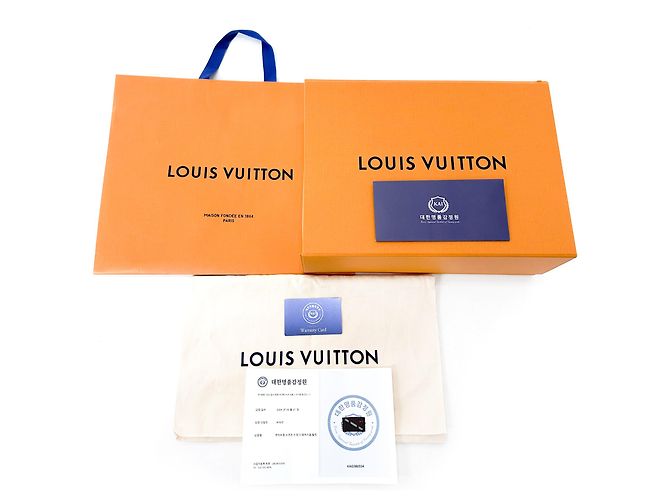 Louis Vuitton Borsa a tracolla Kusang da donna Kusama Yayoi bianca - vista 25