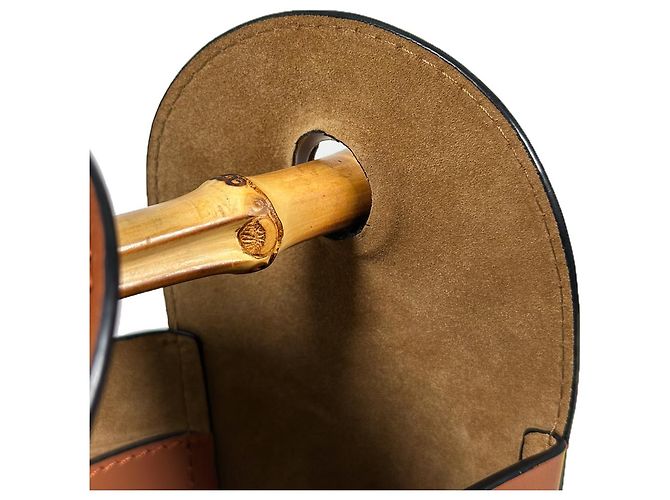 Loewe Bolsa bucket de couro de bambu com alça de mão e crossbody - Tan - vista 10
